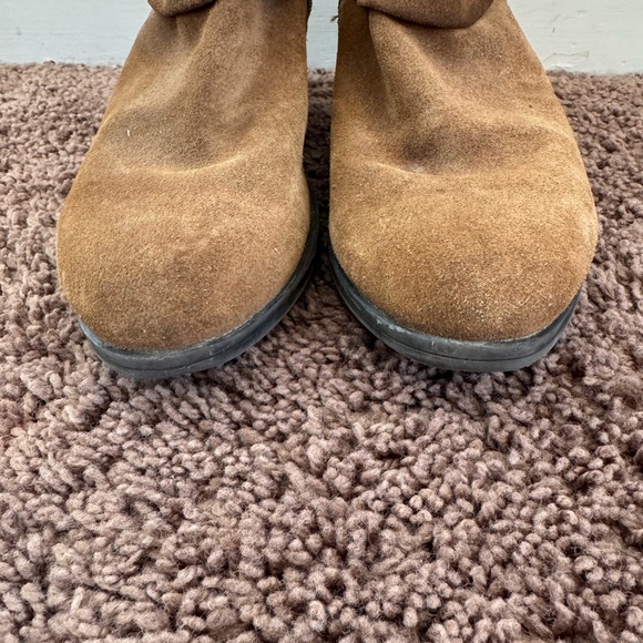 2 FOR $20 Clarks Spye Comet Tan Brown Suede Leather Booties Boots Size 6.5 - Picture 4 of 13
